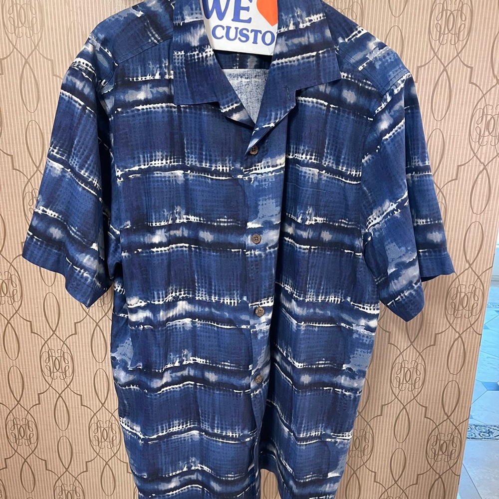Men’s Tommy Bahama button-down, short sleeve shirt, size L